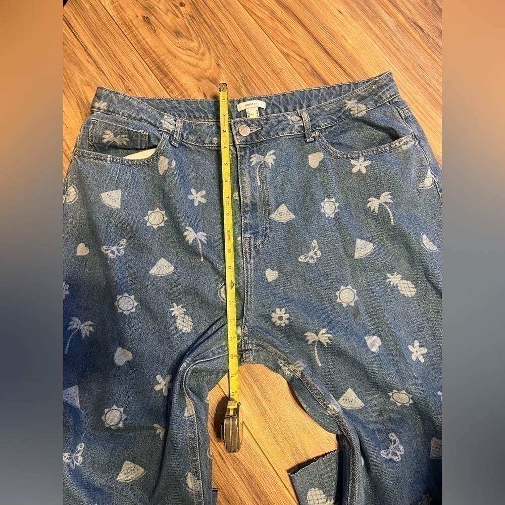 Forever 21 - cut Capri jeans, size 16 - Picture 8 of 9